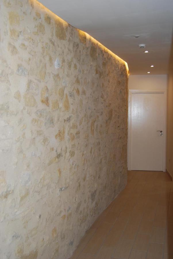 Fonda Comerc Estudio Doble ตอร์โรเอยา เด มอนต์กรี ภายนอก รูปภาพ