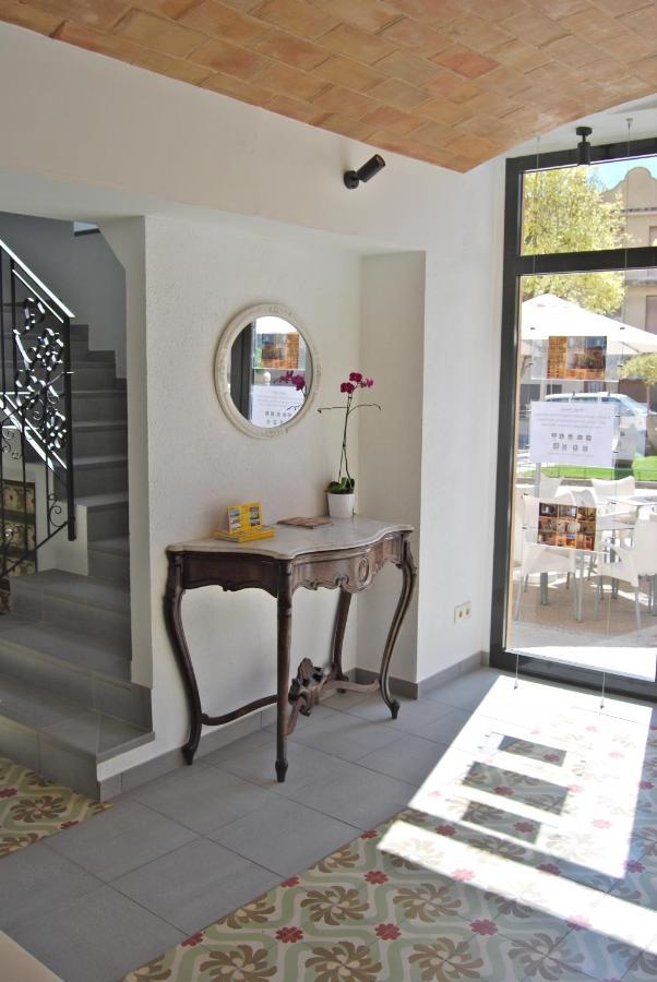 Fonda Comerc Estudio Doble ตอร์โรเอยา เด มอนต์กรี ภายนอก รูปภาพ