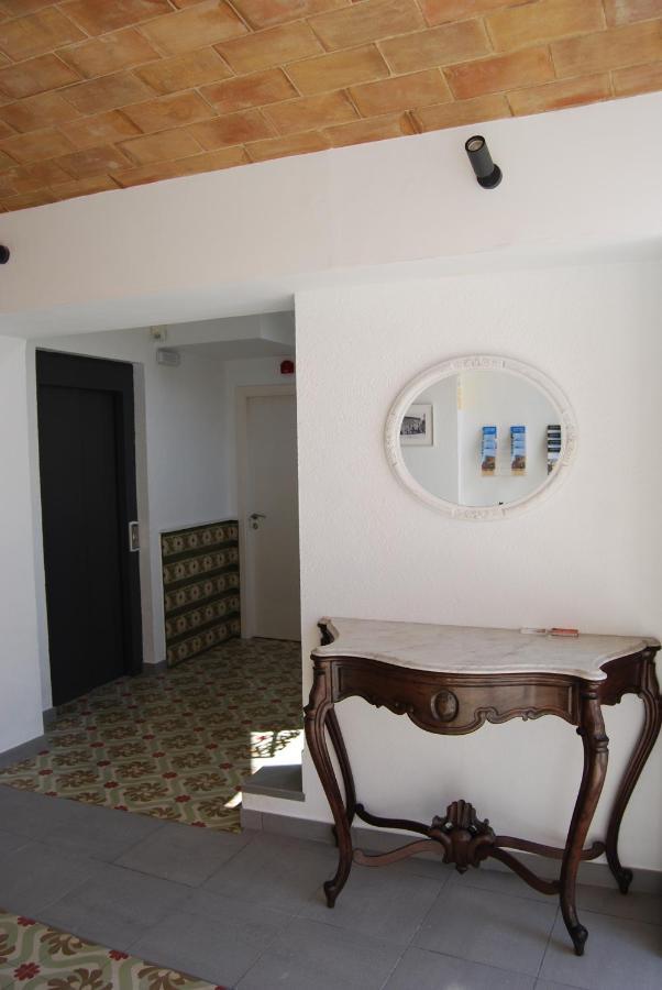 Fonda Comerc Estudio Doble ตอร์โรเอยา เด มอนต์กรี ภายนอก รูปภาพ