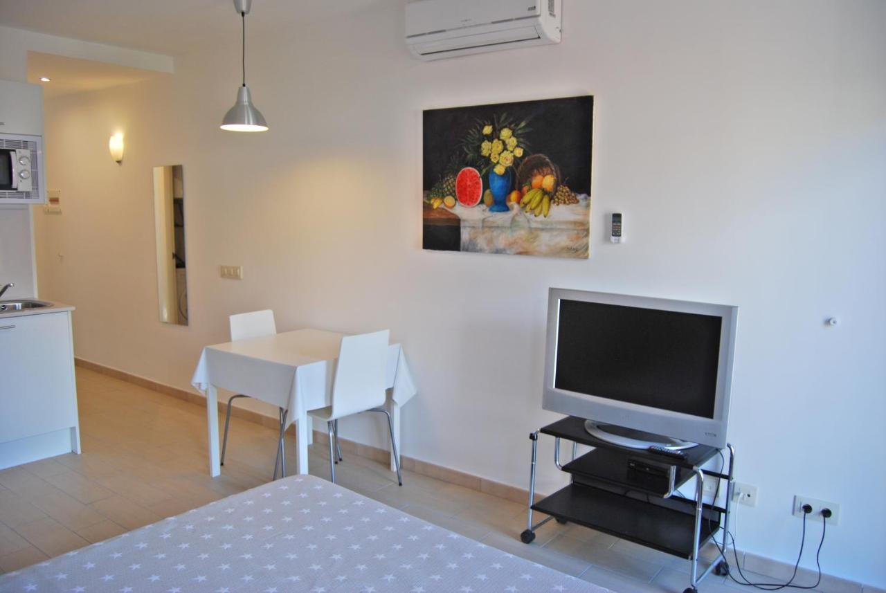 Fonda Comerc Estudio Doble ตอร์โรเอยา เด มอนต์กรี ภายนอก รูปภาพ